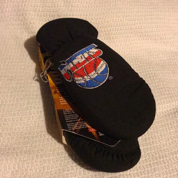 NWT Isotoner NBA Brooklyn Nets Thinsulate Mittens - Picture 5 of 8